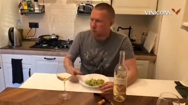 CAPICHERA и Тальятелле со шпинатом, лососем и выдержанным сыром смотреть онлайн