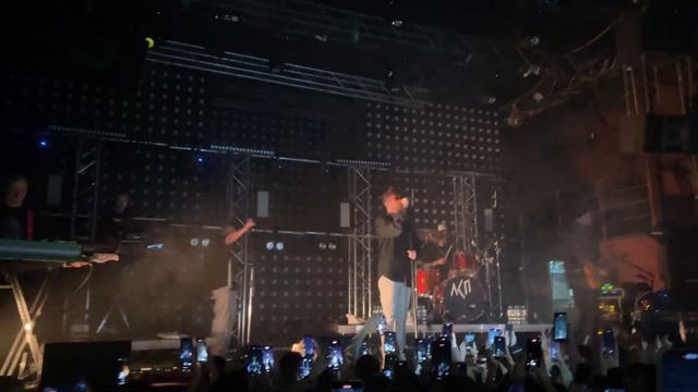 ЛСП – Не убежал + Золотой ключик (выход на сцену, Live Омск 2023) смотреть онлайн