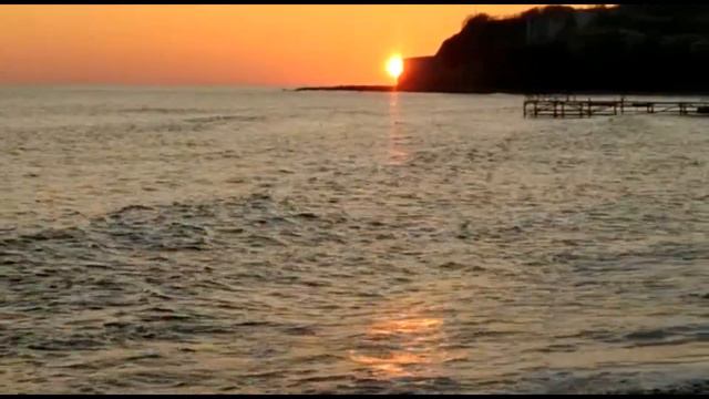 ВОЛШЕБНЫЕ ЗАКАТЫ УХОДЯЩЕГО СОЛНЦА ЗА ГОРИЗОНТ/ ОТСВЕТ НА ВОДЕ МОРСКОЙ смотреть онлайн
