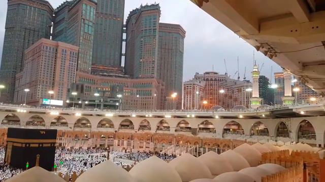 Azan (Красивый Азан в Мекке)