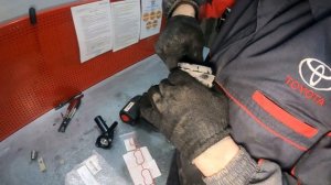 Не прогревается двигатель. Замена термостата Toyota RAV4 50