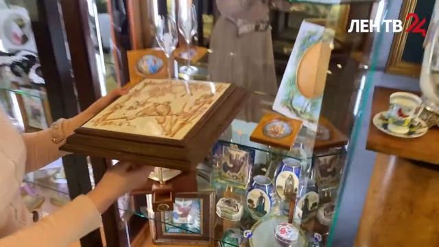 ФАРФОРОВЫЕ ВОРОТНИЧКИ: Галерея фарфора Лады Быстрицкой смотреть онлайн