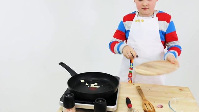 Как приготовить яичницу и удивить своих родителей? Готовим вместе с Гришей - глазунью и болтунью. смотреть онлайн