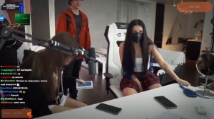 TENDERLYBAE СПАЛИЛА ТРУСЫ НА СТРИМЕ У ГЕНСУХЕ?