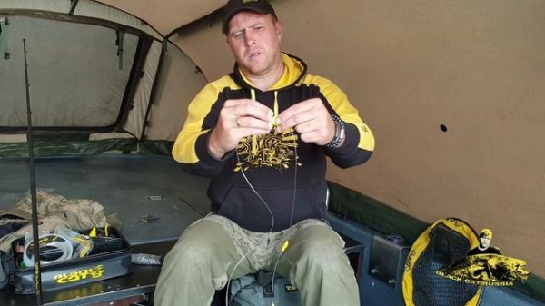 BLACK CAT U-FLOAT TREE