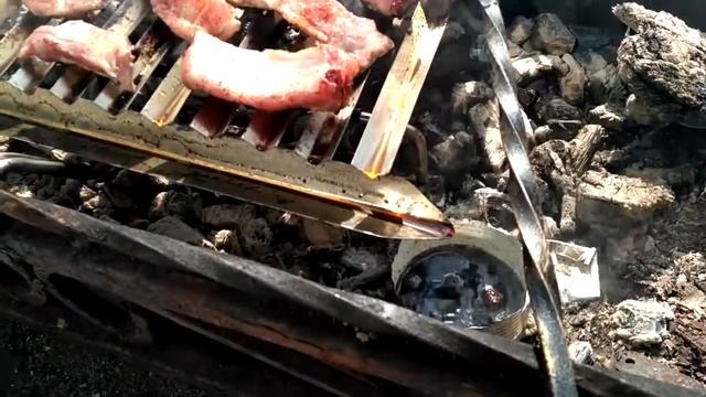 Ребрышки и эскалопы на решетке Gratella смотреть онлайн