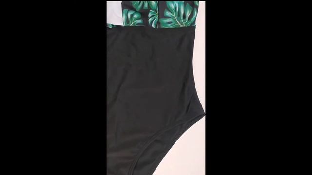 Женственный купальник с оборками и популярным тропическим принтом . Примерка смотреть онлайн