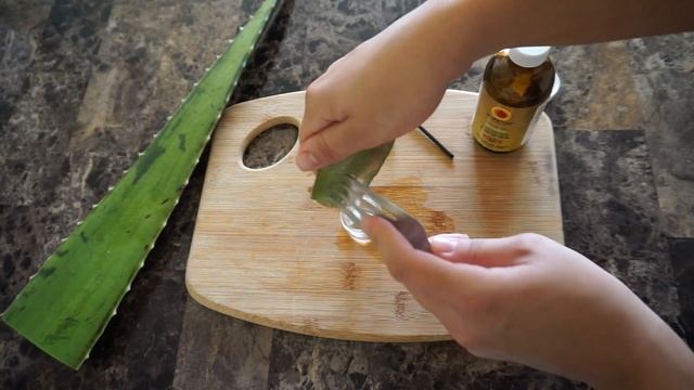 How To Grow Longer, Stronger Eyelashes and Eyebrows Naturally In Just A Week | DIY Aloe Vera Gel смотреть онлайн