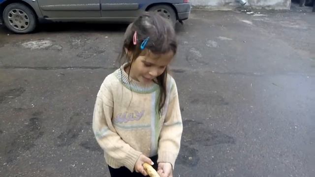 Насрала у гаражей смотреть онлайн