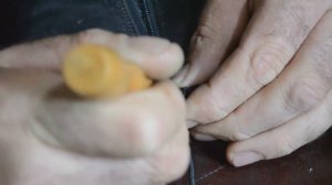 Как правильно установить бегунок (собачку) на молнию в обувь пример №1