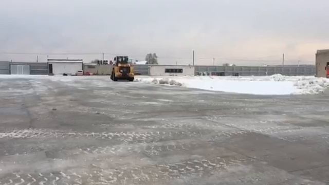 LiuGong CLG 856H с гидравлическим снеговым отвалом.mp4