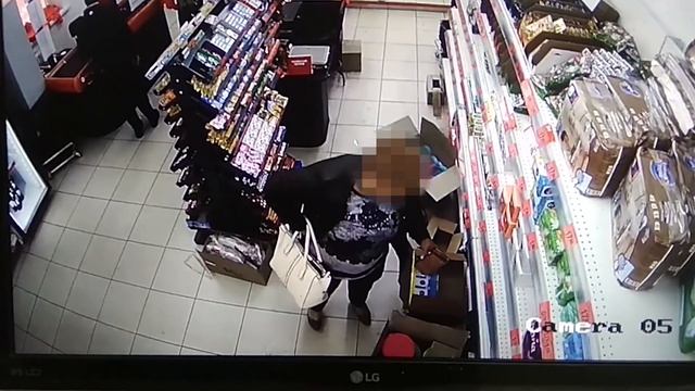 В Лепеле семейная пара вышла из магазина с покупками и…чужим кошельком смотреть онлайн