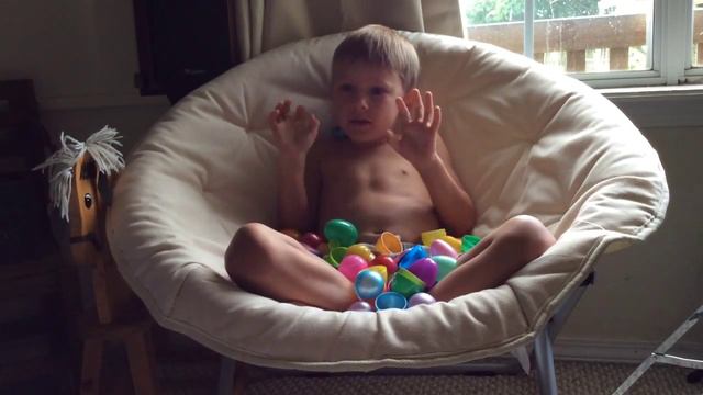 Aaron and Isaac pretending that Easter eggs are water ballo смотреть онлайн