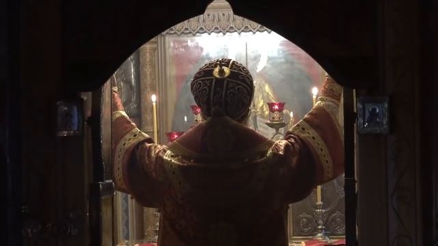 Вот так кощунственно крестится современный епископат... смотреть онлайн