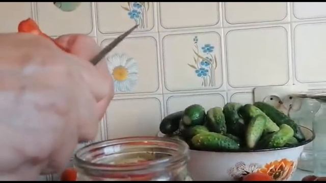 салат в зиму, СЛОЕНЫЙ. Все хрустит и съедается в миг, даже лучок смотреть онлайн