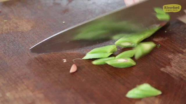 How to de-string & cook runner beans - Riverford veg microclass смотреть онлайн