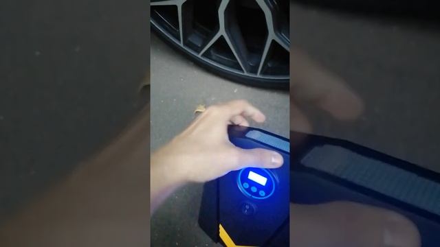 автомобильный компрессор с подсветкой и автоотключением