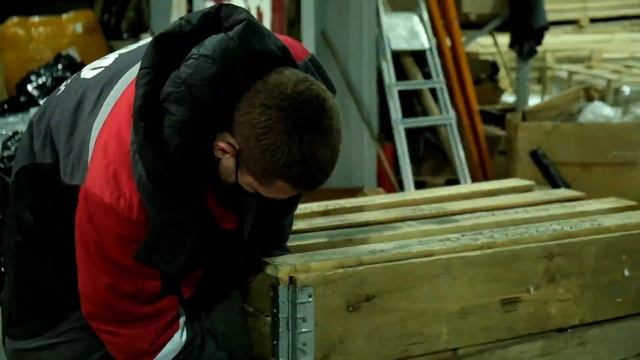 Процесс сборки паллетного борта для грузов ГлавДоставка смотреть онлайн