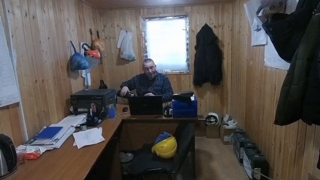 Будни электромонтажника. Монтаж лотка. Подготовка шпильки и траверсы. смотреть онлайн