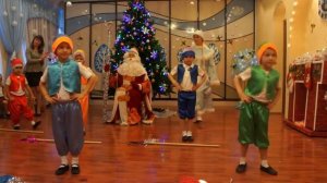 средняя группа 2 танец Пряничные гномики