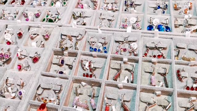 в поисках компьютера?индийский магазин? смотреть онлайн