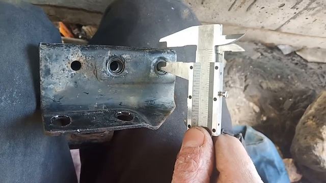 Geely ck2, Замена задней подушки крепления двигателя. смотреть онлайн