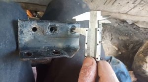 Geely ck2, Замена задней подушки крепления двигателя.