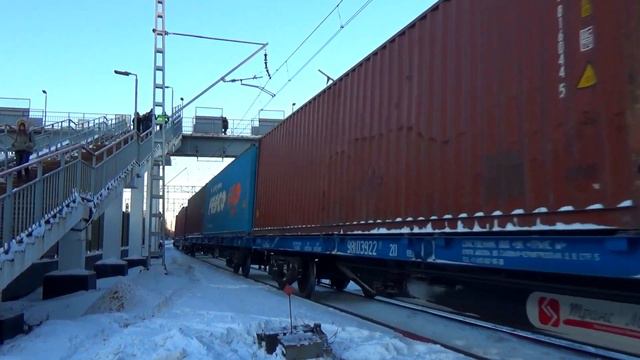 Электровоз ВЛ11-076 с контейнерным грузовым поездом, отправился со станции Силикатная смотреть онлайн