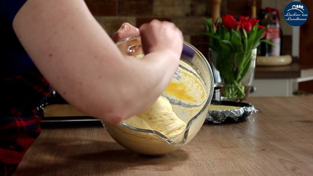 Fluffige Pudding-Hefeteilchen mit Himbeeren und Streuseln / Easy Custard Buns - Soft and Fluffy смотреть онлайн