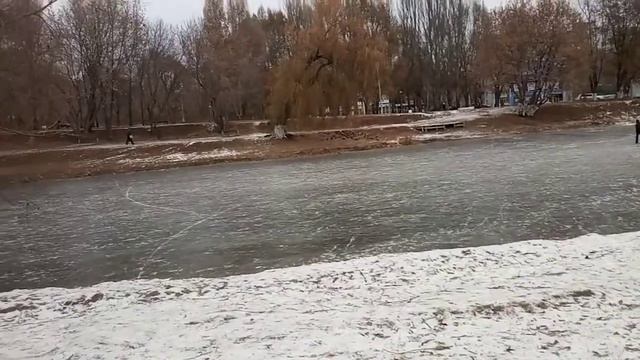 люди ходят по льду не боятся 23 ноября смотреть онлайн