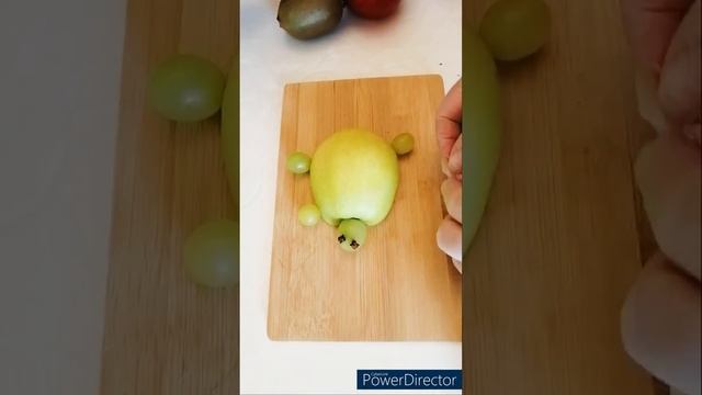 Фруктовые черепахи.Для скрепления деталей фигурок из фруктов ... СПАГЕТТИ вместо зубочисток.#Shorts смотреть онлайн