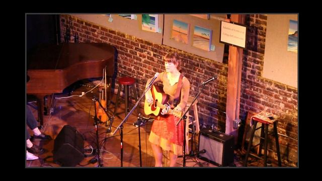 Eva Loona Smith sings "White Pomegranate (19)" At Collage on March 19, 2022 смотреть онлайн