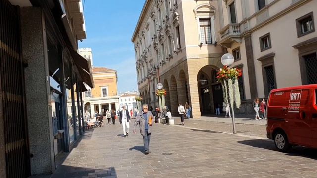 Италия Жасмин как студенты отмечают диплом о высшем образовании