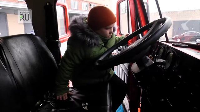 «Марафон Добра» исполнил мечту маленького Дениса: теперь он знает о работе пожарных всё смотреть онлайн