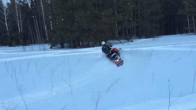 На снегоходе по глубокому снегу смотреть онлайн
