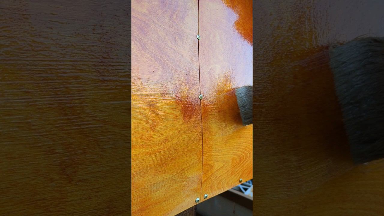 покрываю ЯХТНЫМ глянцевым лаком домик #shorts #стройка смотреть онлайн