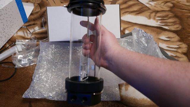 Распаковка резервуара EK-RES X4 250 и помпы EK-XTOP Revo D5 PWM смотреть онлайн