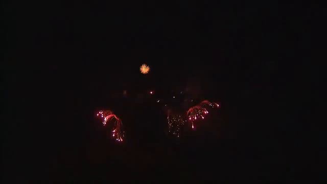 WATCH LIVE: Chicago hosts surprise fireworks celebration after Navy Pier cancels show смотреть онлайн