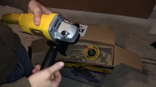 Dewalt 5 Grinder DW831 Unboxing смотреть онлайн