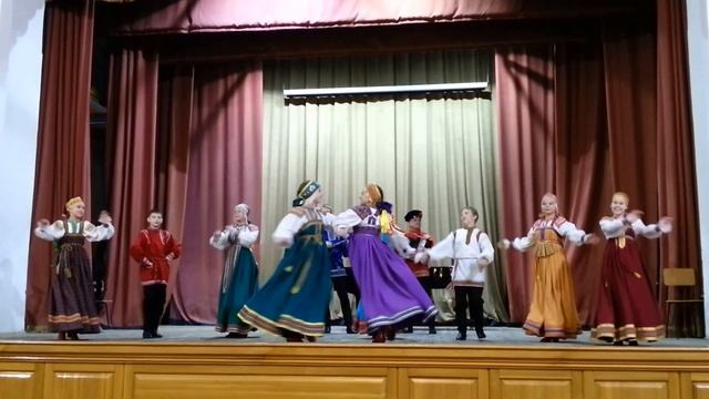 Композиция "Колядование на Святки". Образцовый фольклорный коллектив "Воробейка" смотреть онлайн