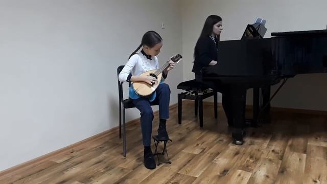 Сороко Алеся, мандолина. Р. Телепнев "Неторопливая полька" смотреть онлайн