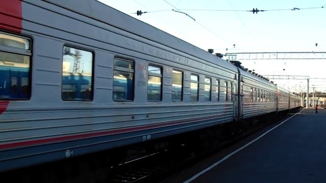 Прибытие ЧС7-273 с поездом №332Й Уфа — Новый-Уренгой смотреть онлайн