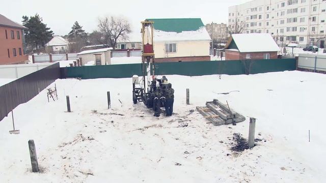 Строительство дома из СИП панелей. Возведение свайного железобетонного фундамента зимой. смотреть онлайн