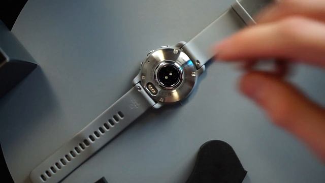 Распаковка Garmin Venu 2 Plus Grey, демонстрация комплектации смотреть онлайн