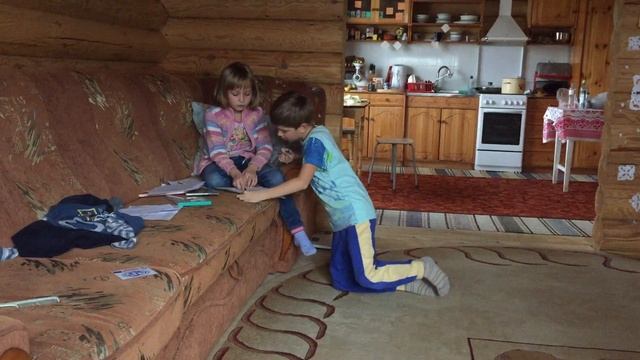Снято скрытой камерой. Дети играют в бизнесменов. смотреть онлайн