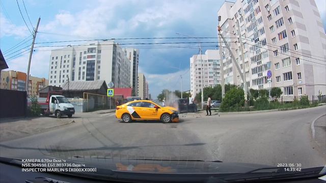 Знак уступи дорогу, не просто так придуман!!! смотреть онлайн
