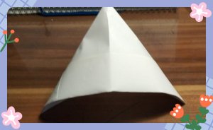 Как сделать шапочку из бумаги.
