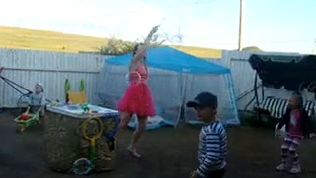 Шоу мыльных пузырей на базе отдыха Саввушкин Хуторок. Хакасия смотреть онлайн