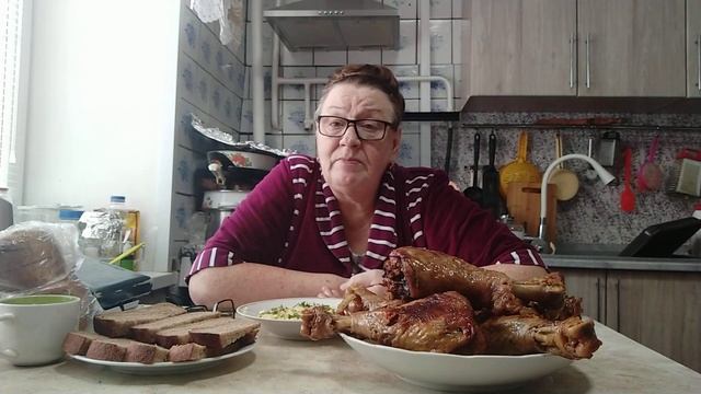 СВАРИЛА КУЛЕШ. ЗАПЕКЛА ГОЛЕНИ ИНДЕЙКИ. И НЕМНОГО ВОСПОМИНАнИЙ ИЗ ДЕТСТВА смотреть онлайн