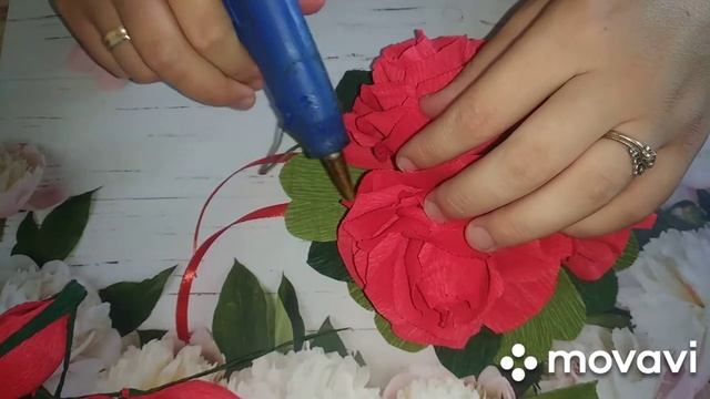 Декор бутылок розы из гофробумаги МК букет ыз роз красный красивые подарки Троянда із гофропаперу М смотреть онлайн